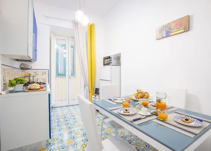 Brezza Marina-Authentic Sorrento Flat By The Beach